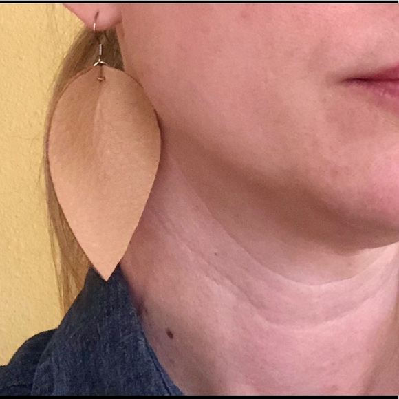 Brown - Real Leather - Colorado Leaf Earrings - Picture 5 of 6